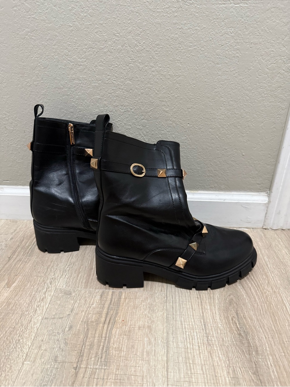 Cape Robbin Black Studded Combat Boots Size 10 Chunky Lug Sole - Picture 2 of 7